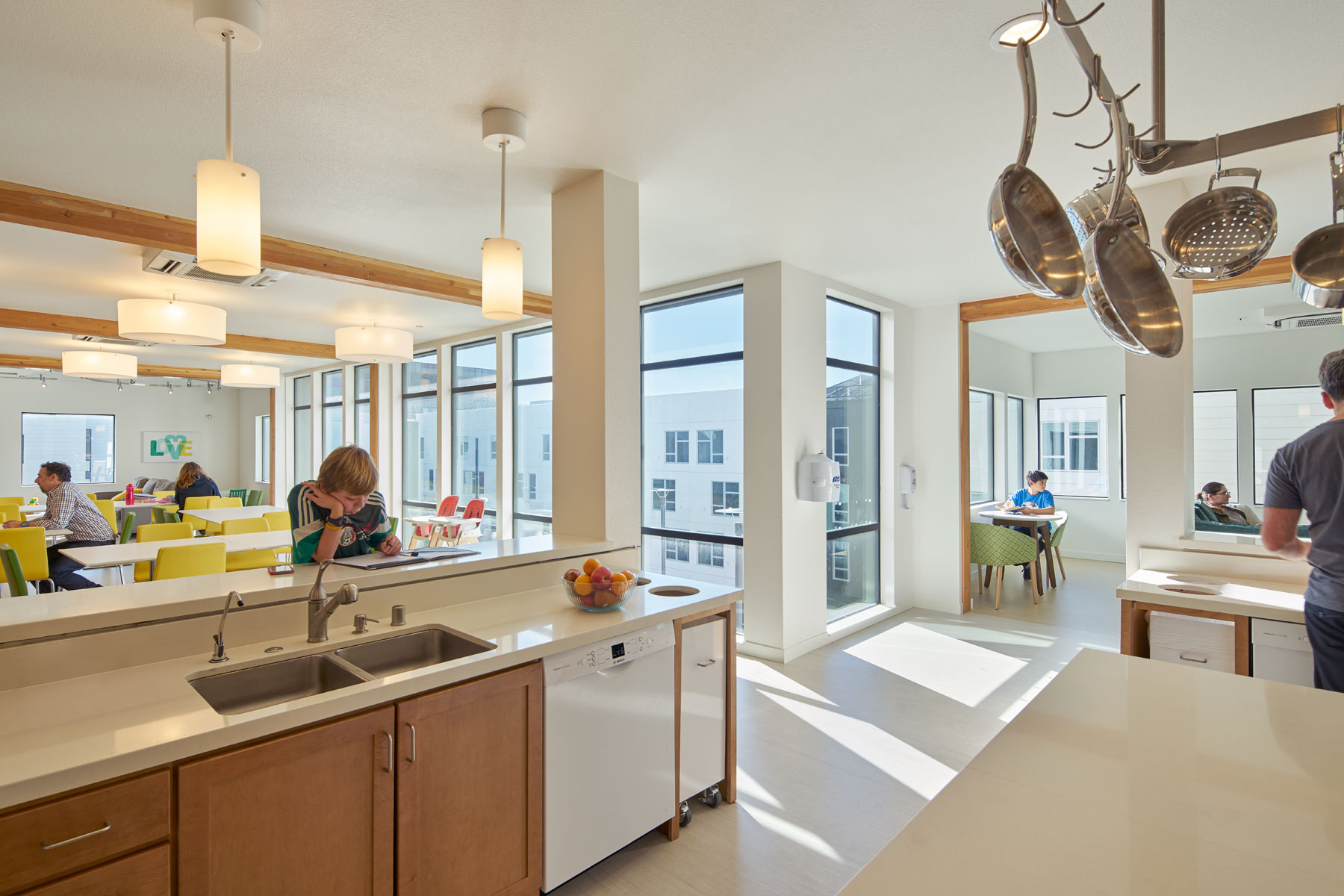 The Nancy and Stephen Grand Family House is a LEED Platinum certified home that provides a comforting, supportive, and sustainably healthy environment for families whose children are being treated at the nearby UC San Francisco Benioff Children’s Hospital.